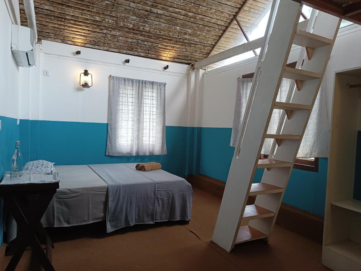Hostel Calaila Varkala Exterior photo